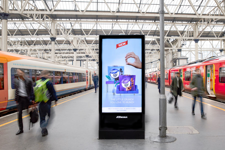 jcdecaux ooh display campaign advertising network of professional photographers corporate photography