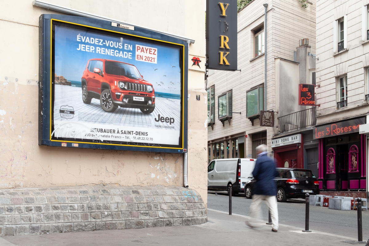 display campaign advertising street ooh dooh exterion media billboards professional photography 