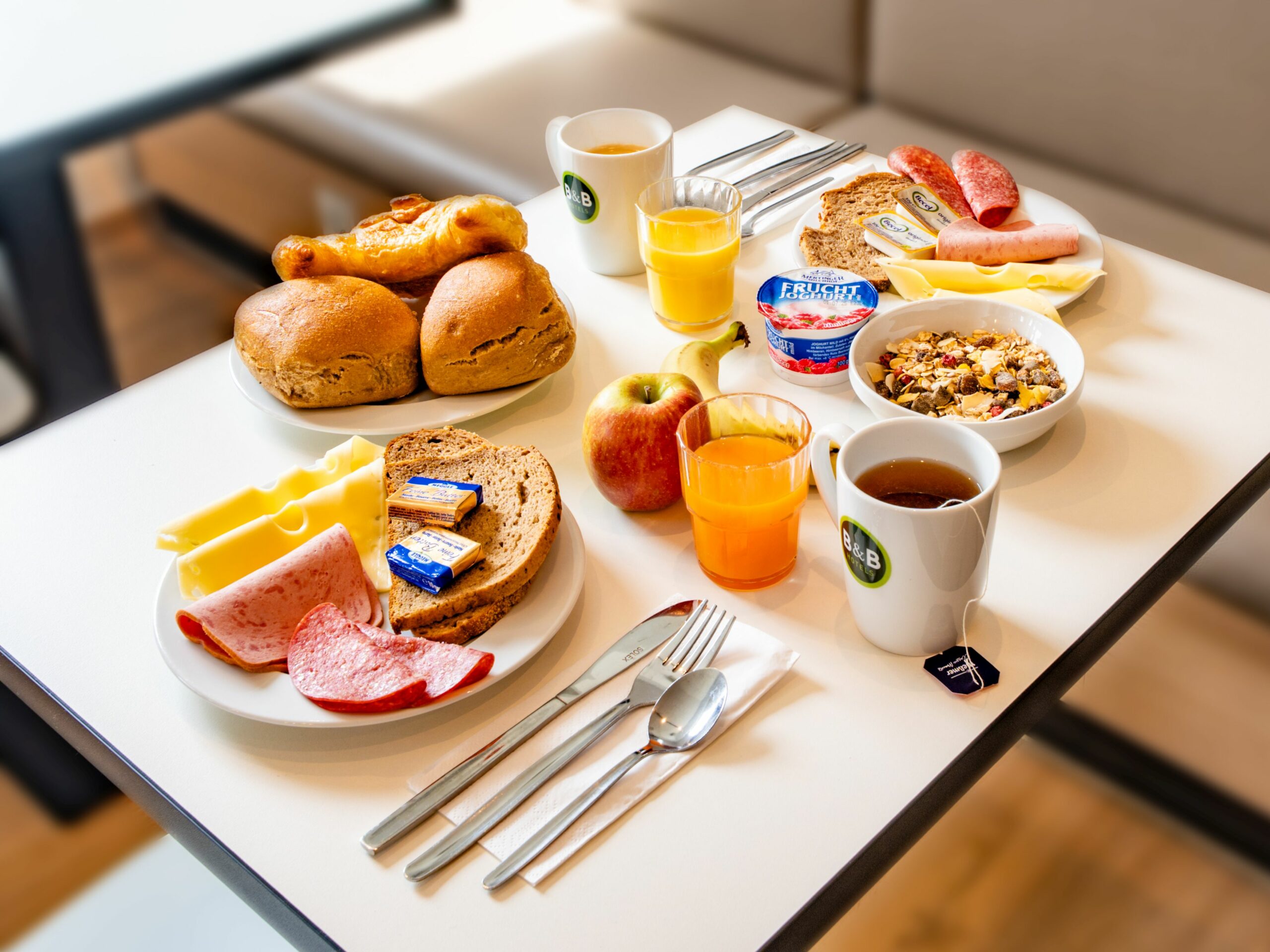 Hotel Hannover Garbsen Bf Close Up On A Table 1 0 Copie