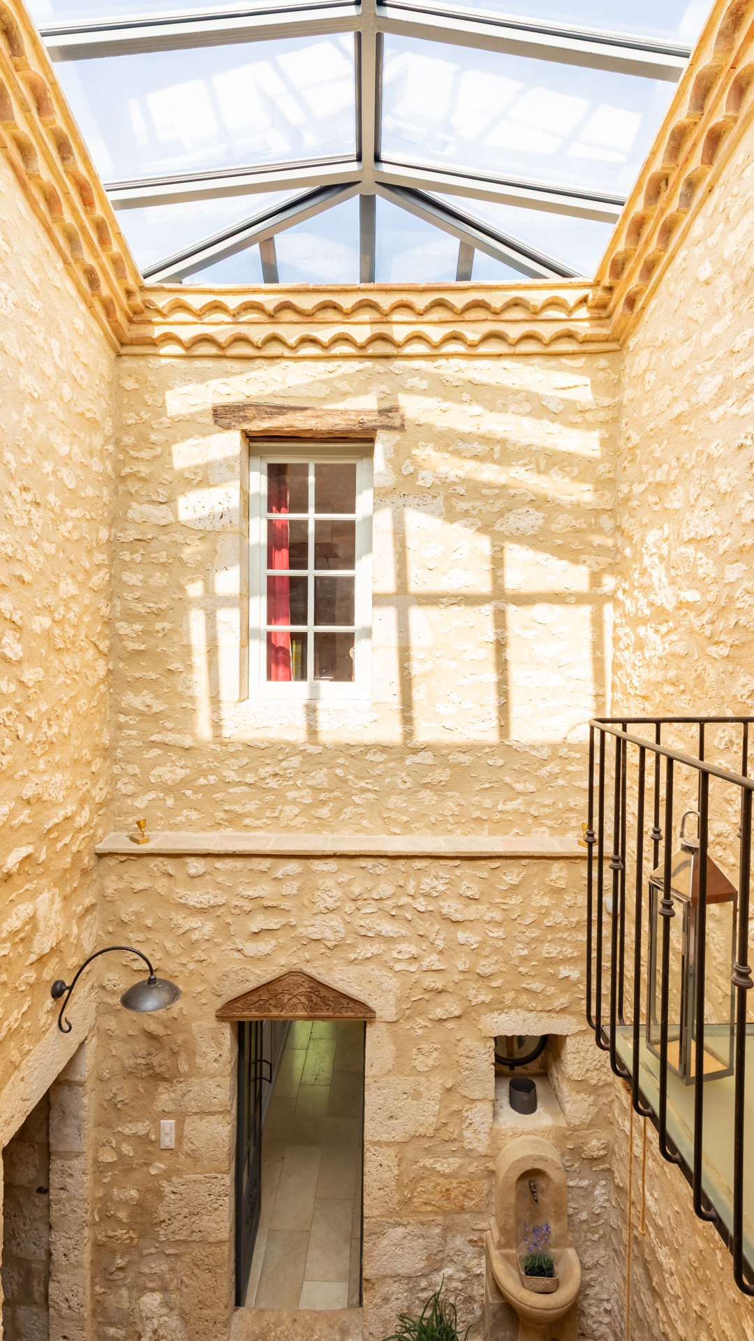 Junot Chateaudenazere Avezan 28