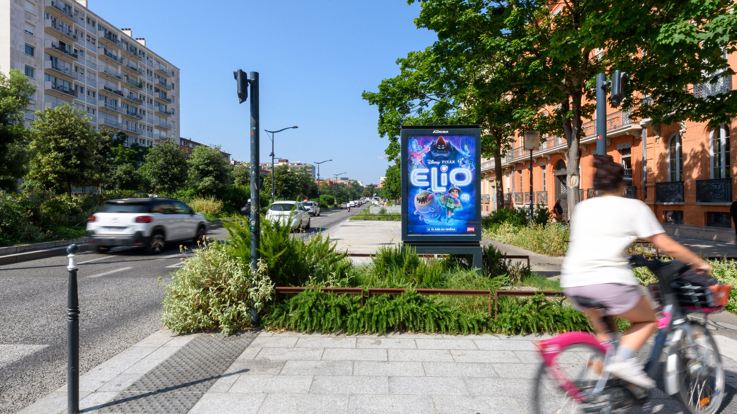 WALT DISNEY COMPANY TOULOUSE ALLEES JEAN JAURES DEVANT N° 47 31555.02923.01 0STARZ