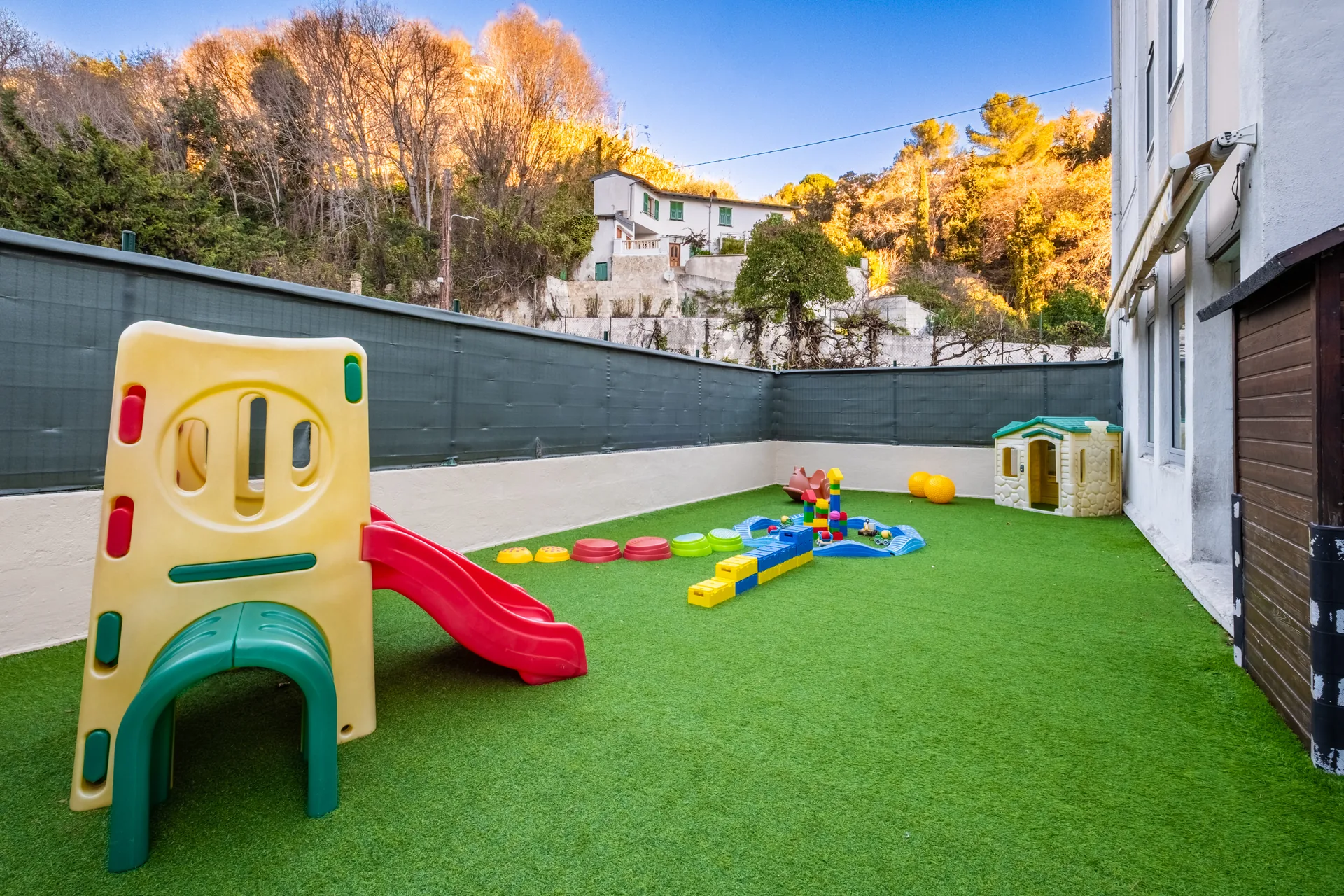 Photo Creche Jardin Exterieur Menthe A L Eau Nice