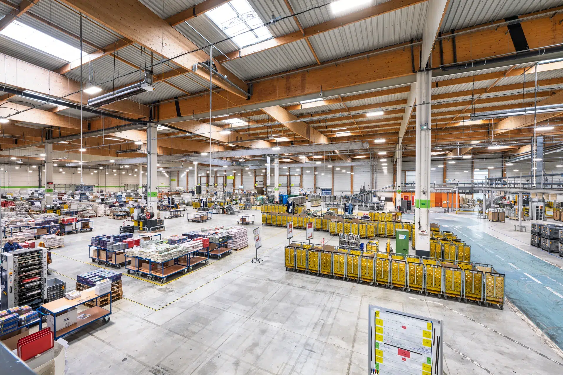 Photo Immobilier Logistique La Poste Lesquin Interieur Centre Tri Charpente Bois