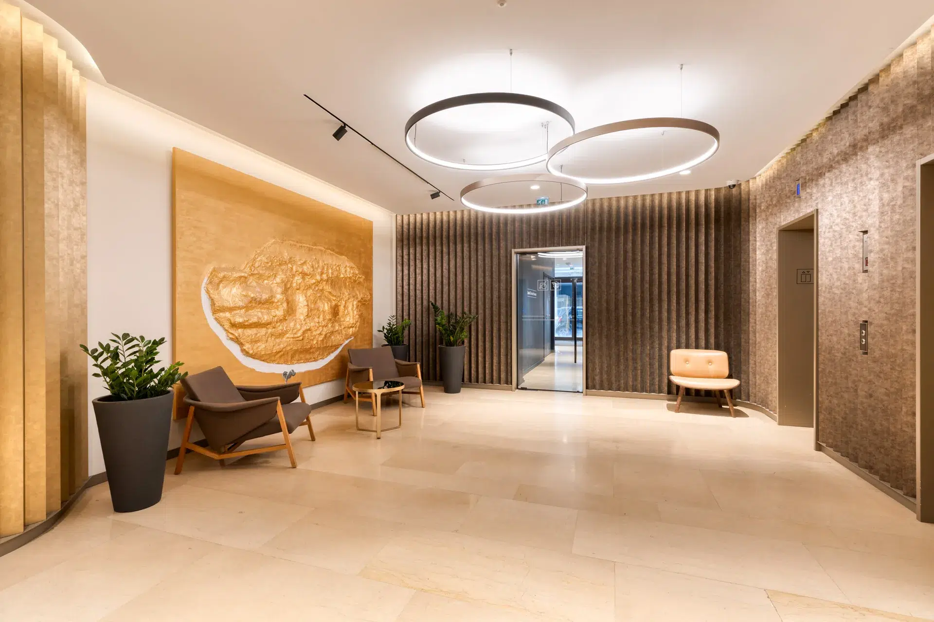 Photo Immobilier Tertiaire Hall Entree Immeuble Sculpture Rue Ville Eveque Paris