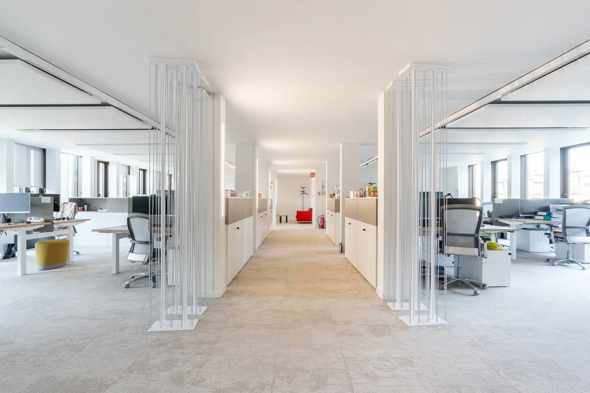 Photo Immobilier Tertiaire Open Space Couloir Central Rue Guersant Paris