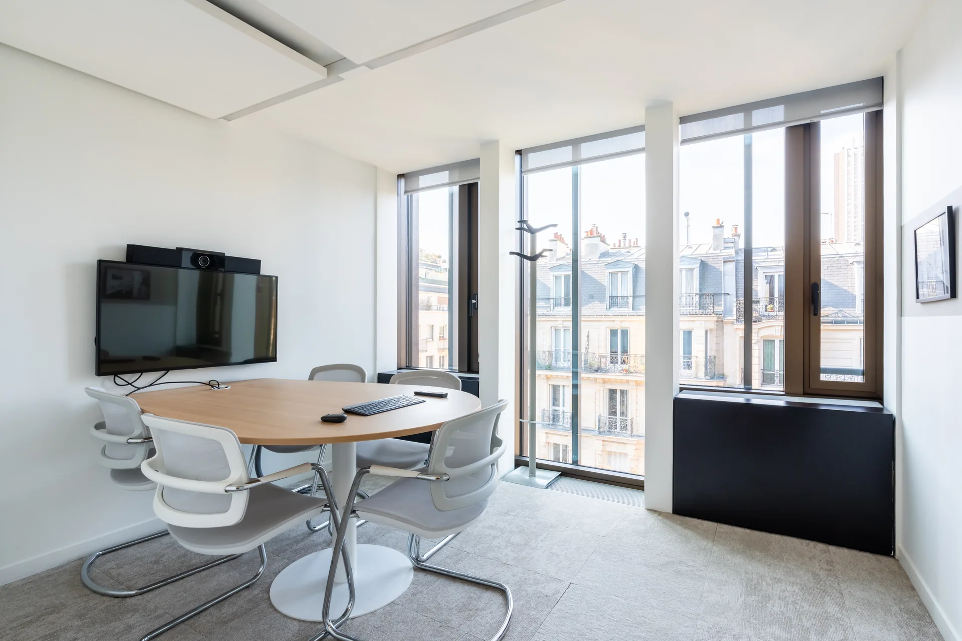 Photo Immobilier Tertiaire Petite Salle Reunion Vitree Rue Guersant Paris