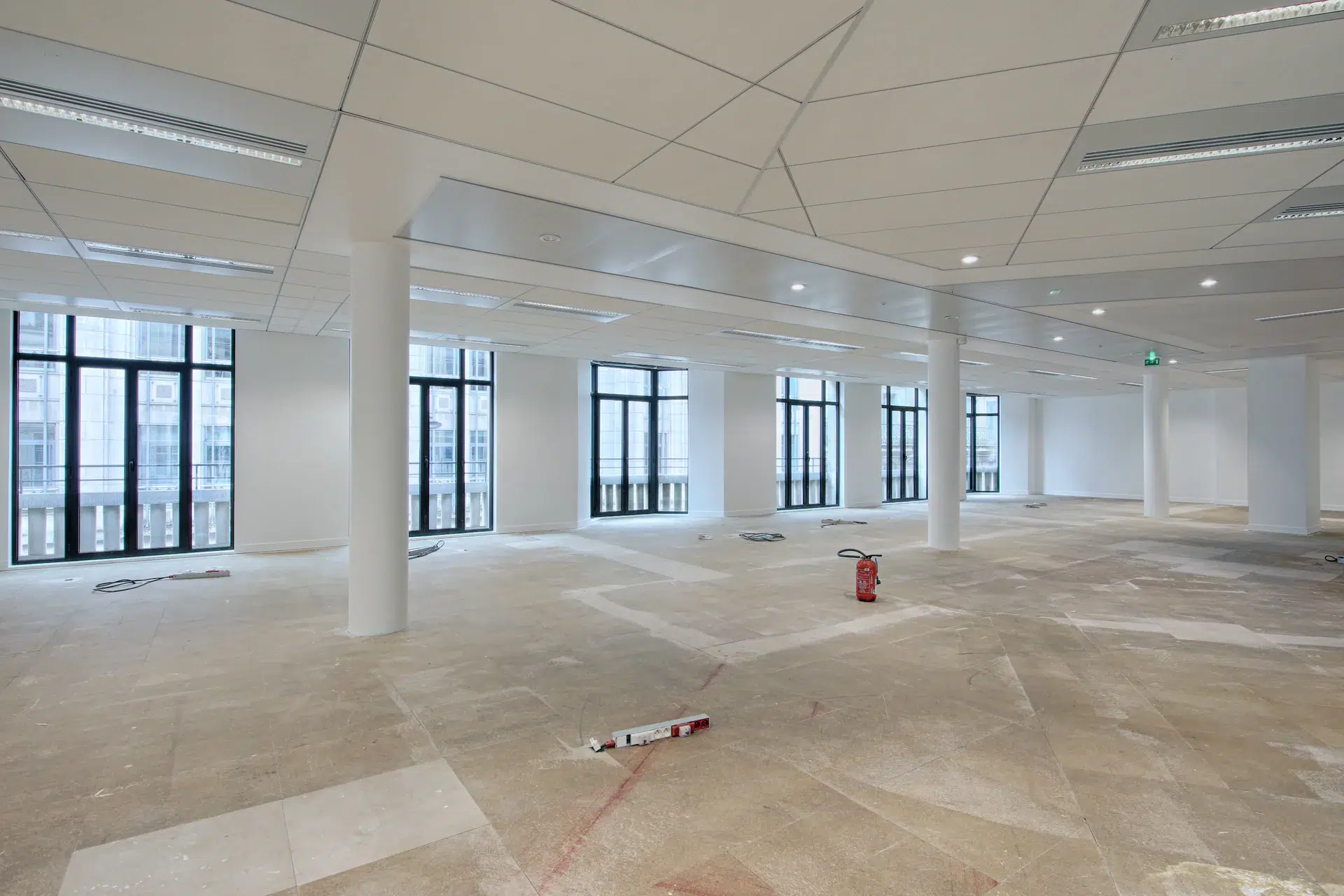 Photo Immobilier Tertiaire Plateau Bureaux Brut Baies Vitrees Rue Washington Paris
