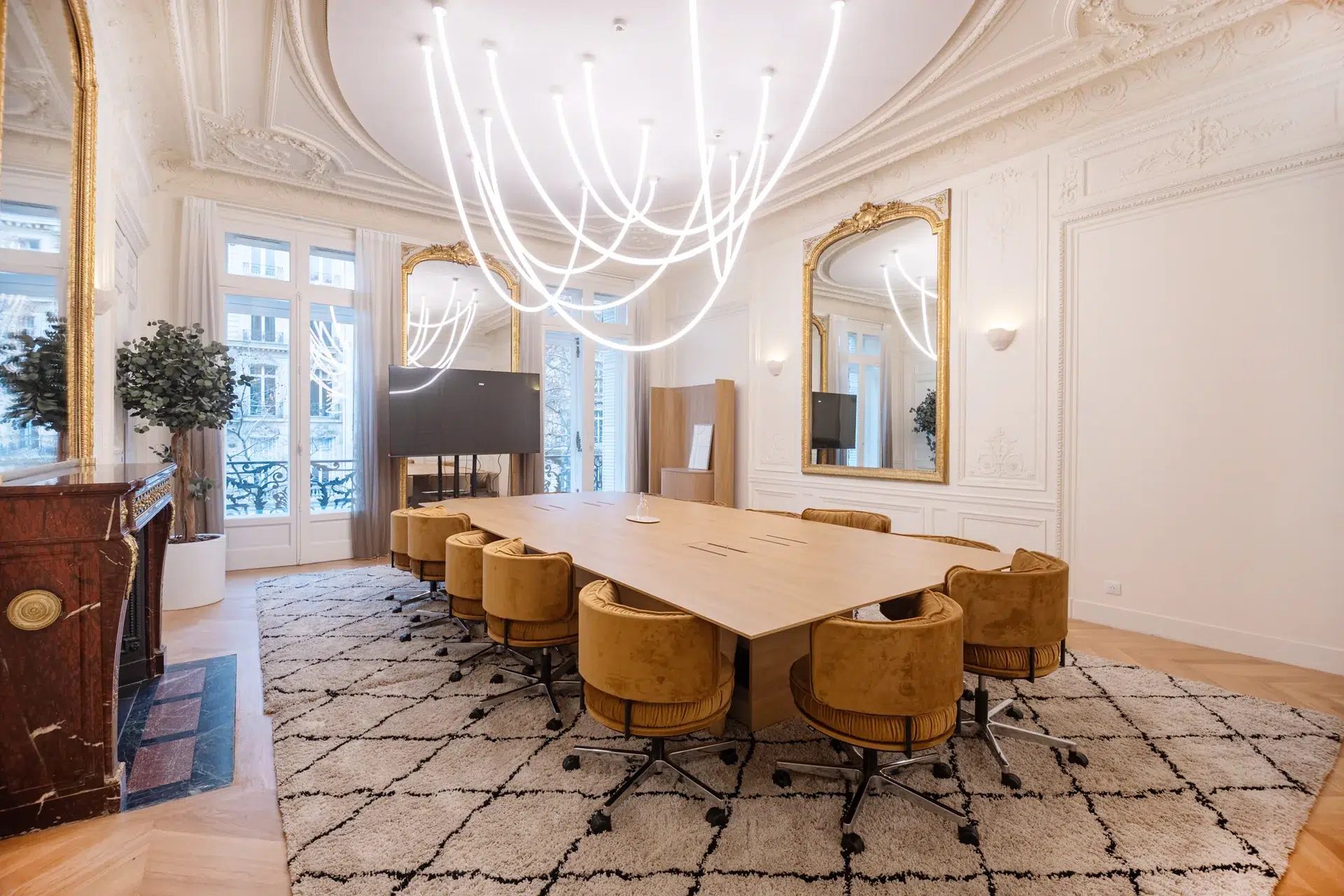 Photo Immobilier Tertiaire Salle Reunion Haussmannienne Lustre Design Boulevard Haussmann