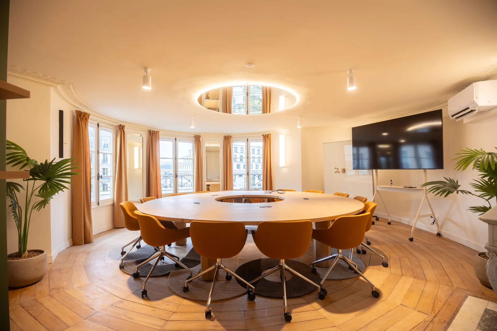 Photo Immobilier Tertiaire Salle Reunion Ronde Parquet Point De Hongrie Rue Caumartin