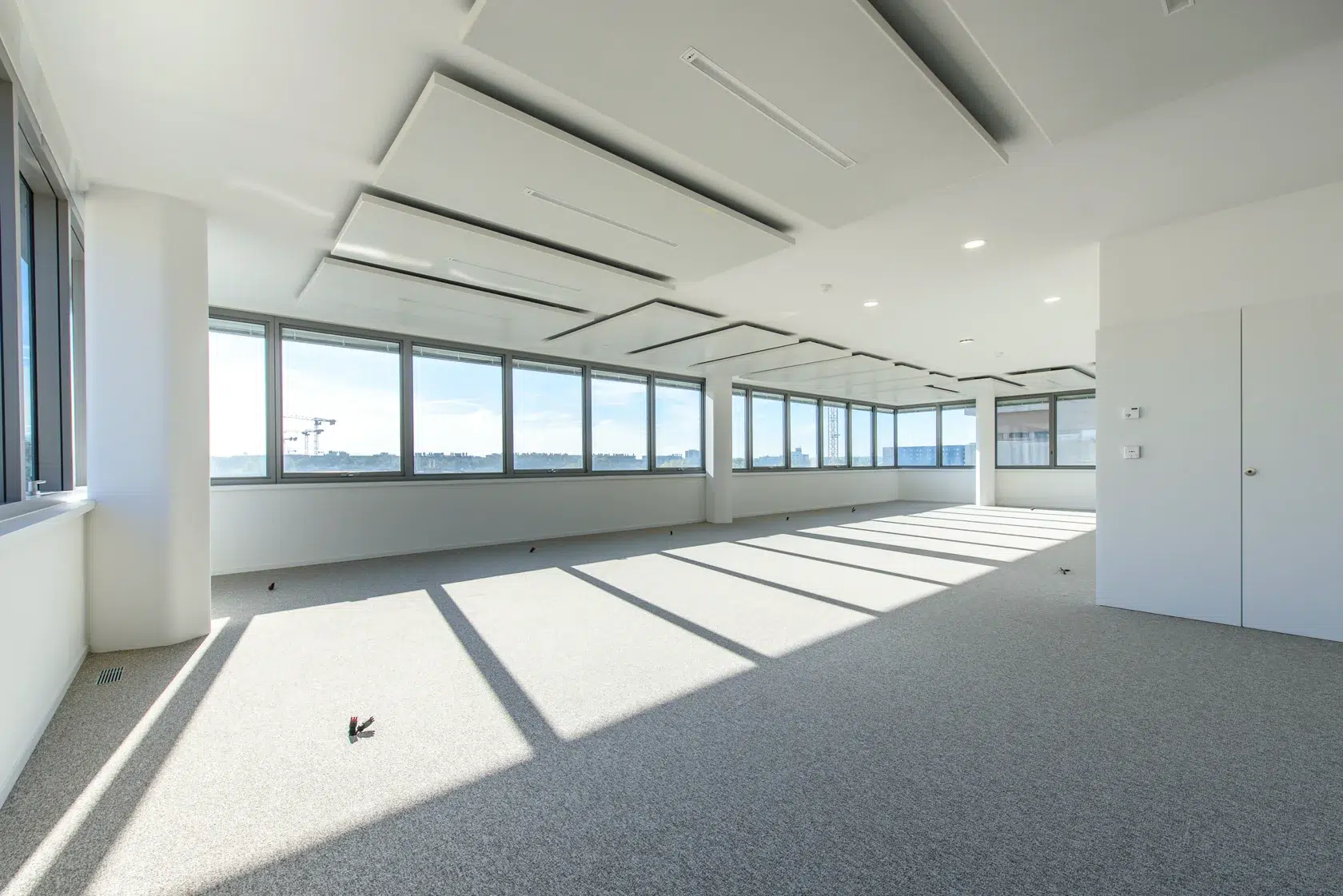 Espace intérieur vide pour aménagement de bureaux dans un immeuble professionnel à Lyon