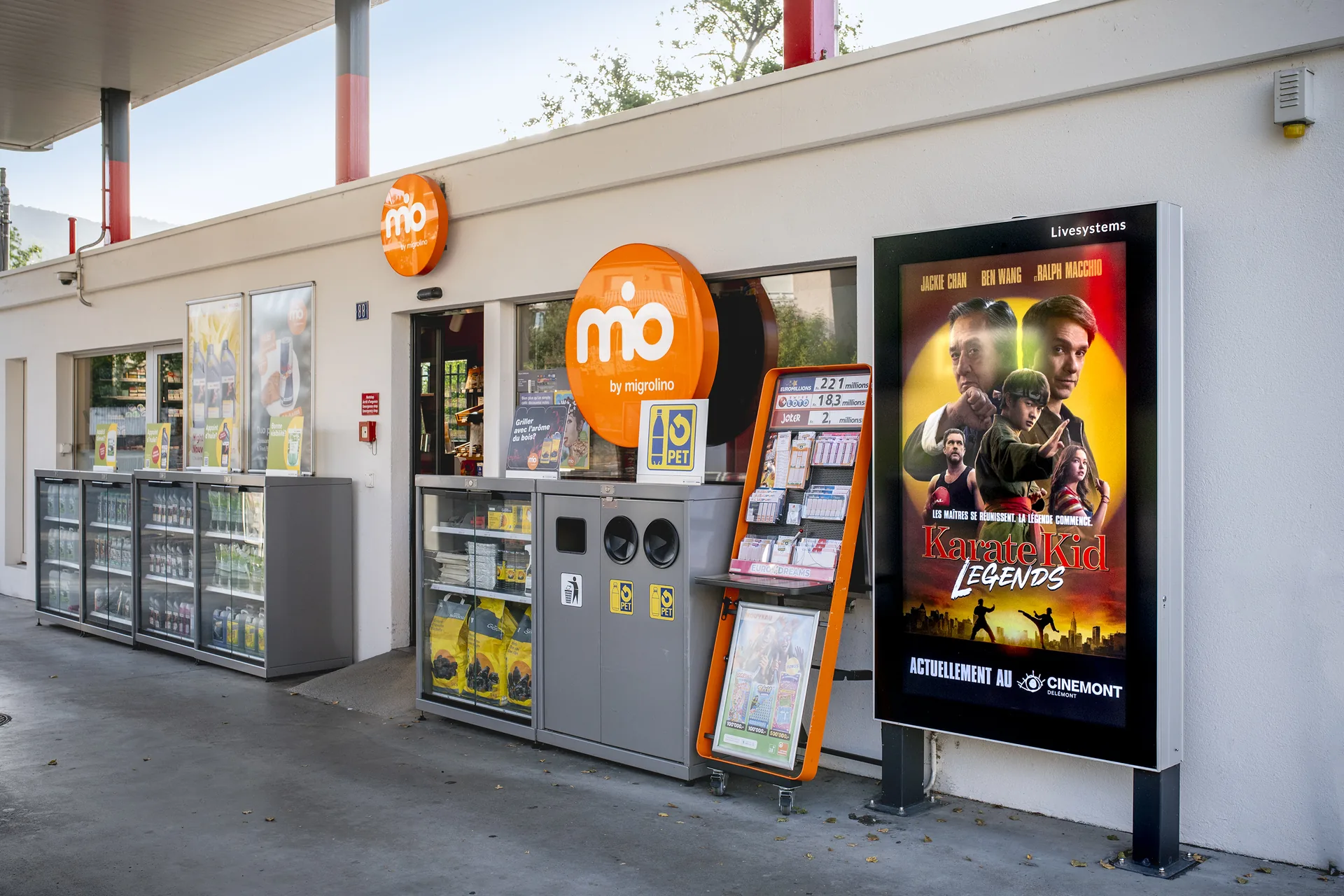 Photo Affichage Station Service Suisse Livesystem 01