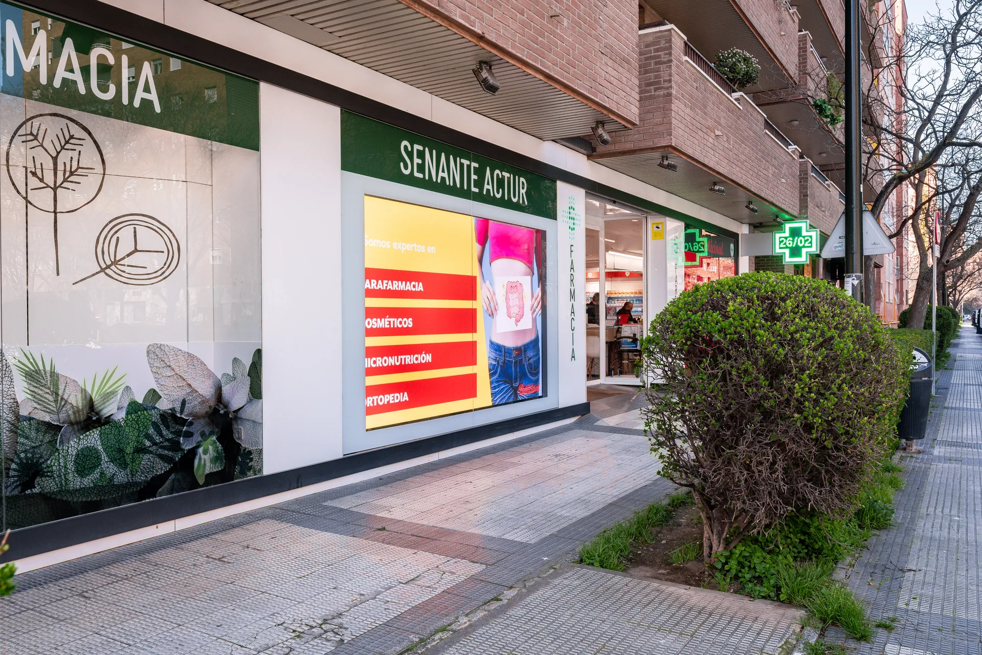 Photo Affichage Vitrine Pharmacie Espagne Cmedia 01