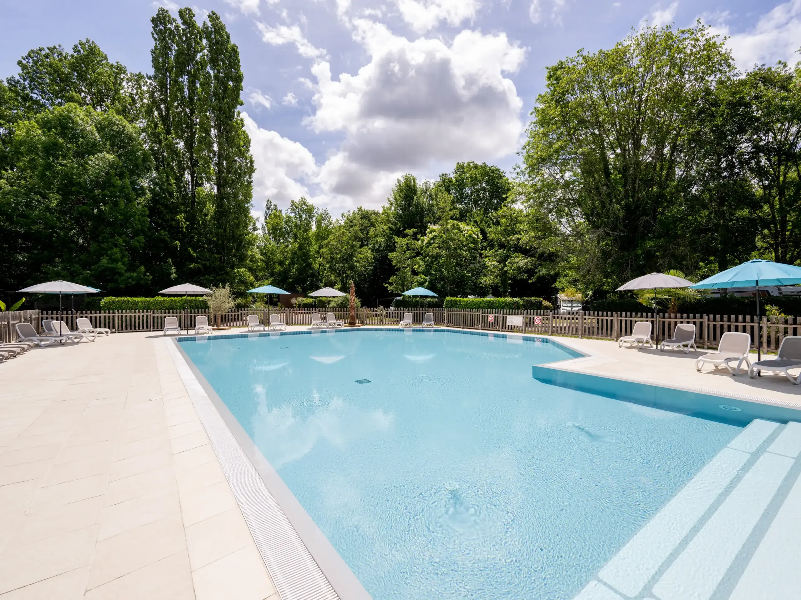 Photographie Hotellerie De Plein Air Flower Camping Peyrelevade Piscine Exterieure