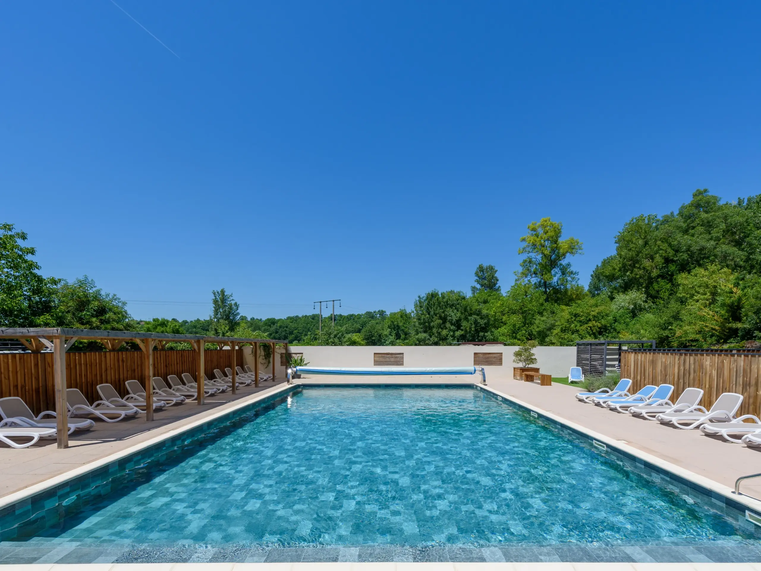 Photographie Hotellerie De Plein Air Flower Camping Soleil Des Bastides Piscine Transats
