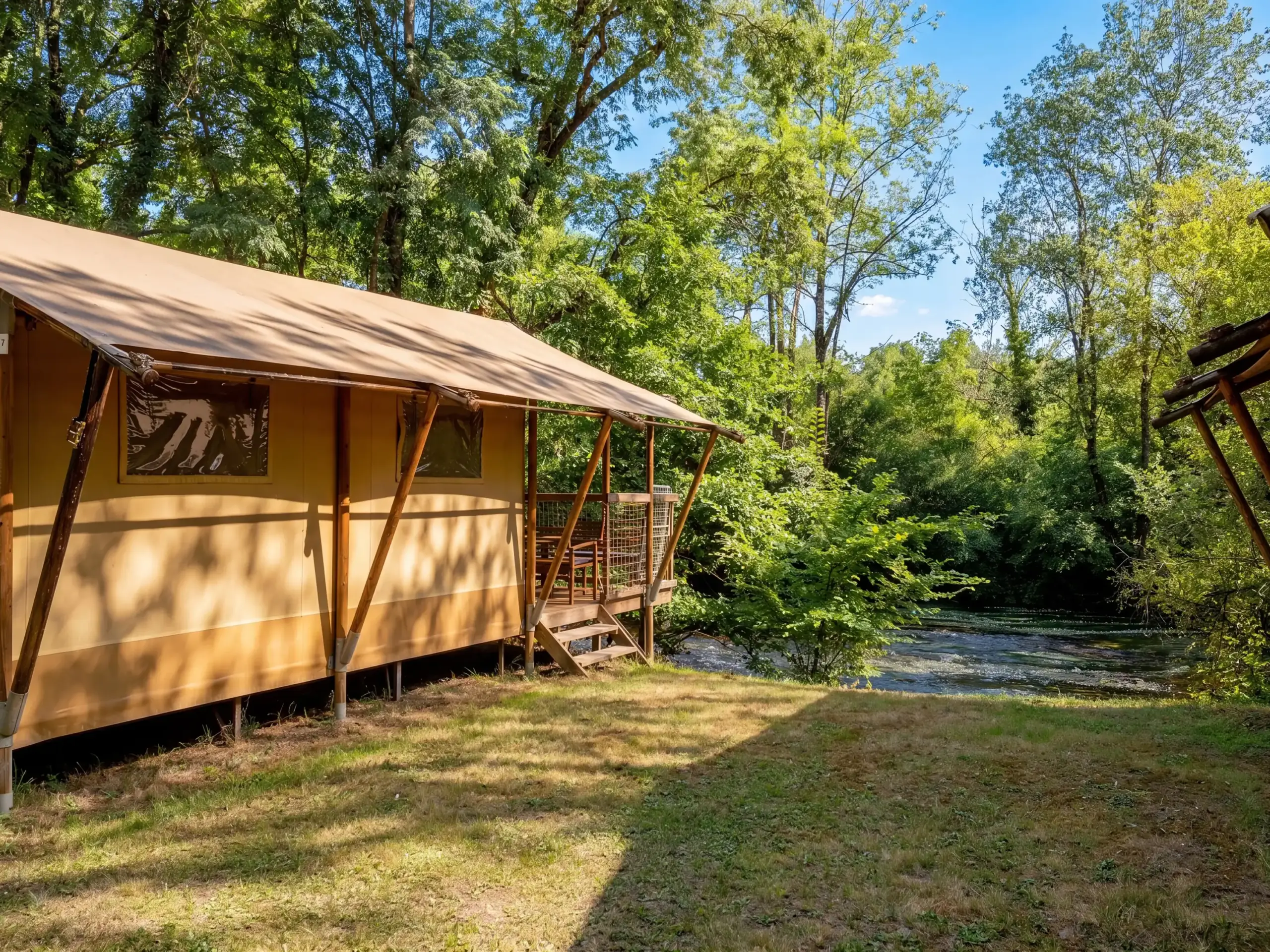 Photographie Hotellerie De Plein Air Flower Camping Peyrelevade Tente Lodge Bord De Riviere