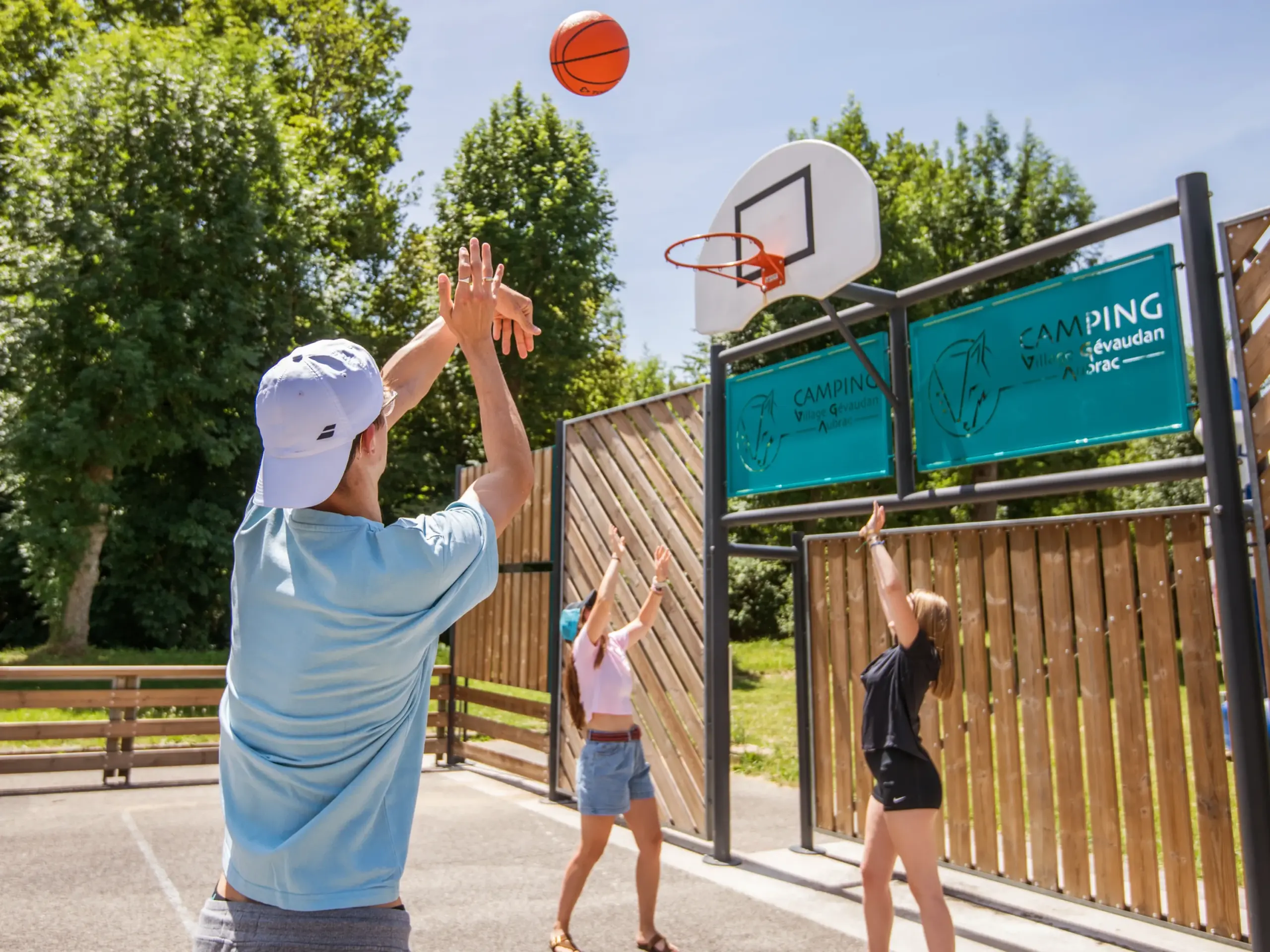 Photographie Hotellerie De Plein Air Flower Camping Du Gevaudan Terrain De Basket