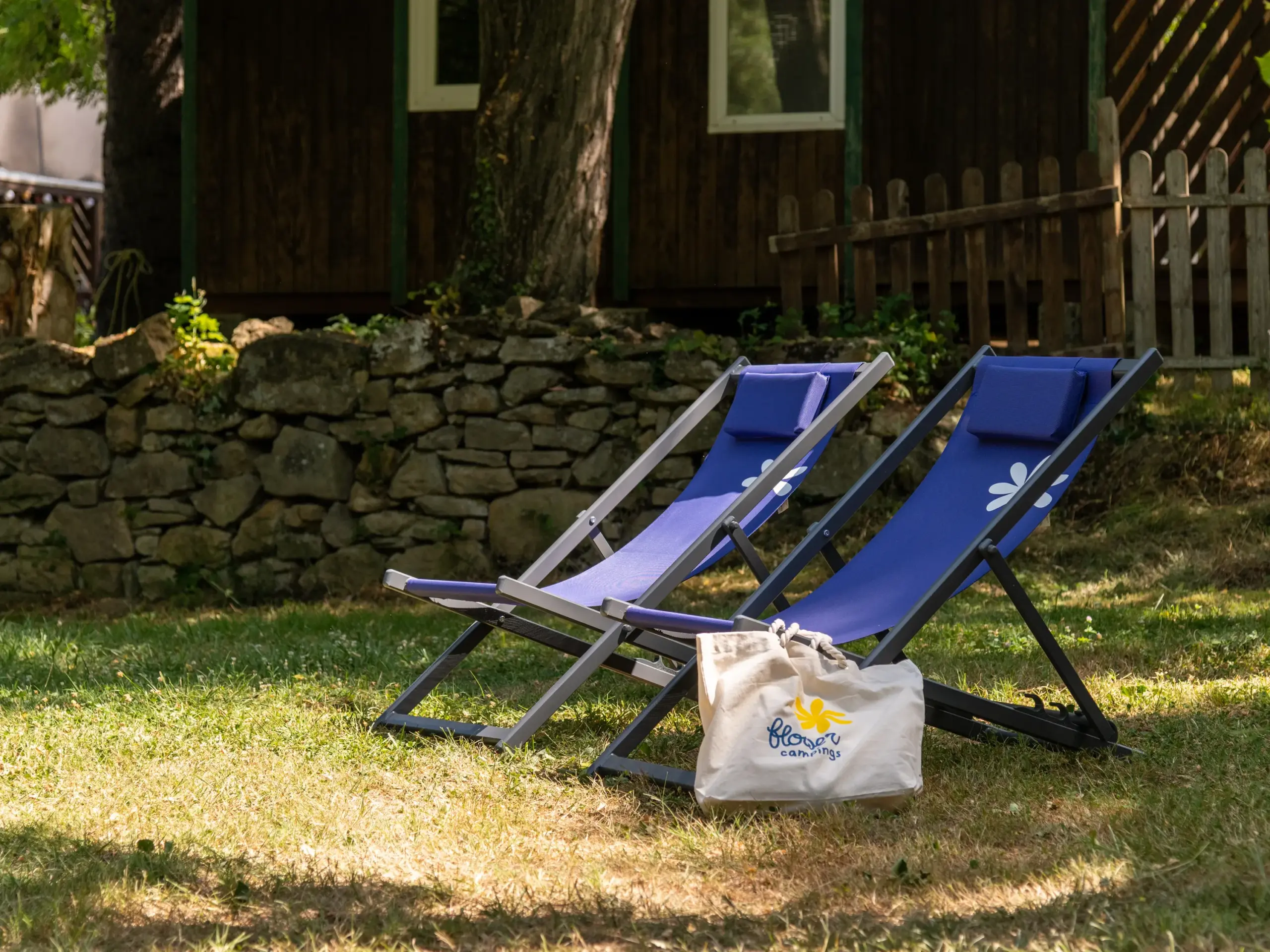 Photographie Hotellerie De Plein Air Camping Pibola Transats Detente Jardin