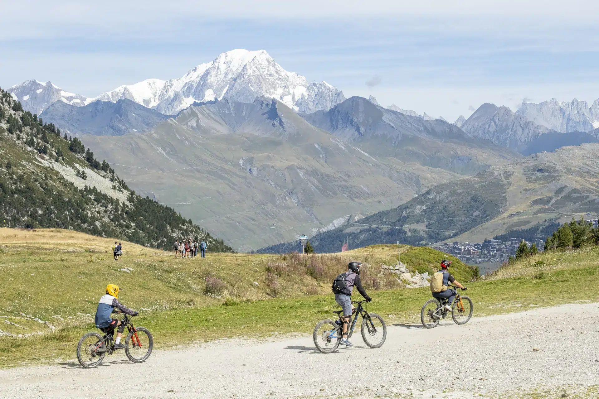 03 Les Arcs Sport Depart En Vtt Face Au Massif