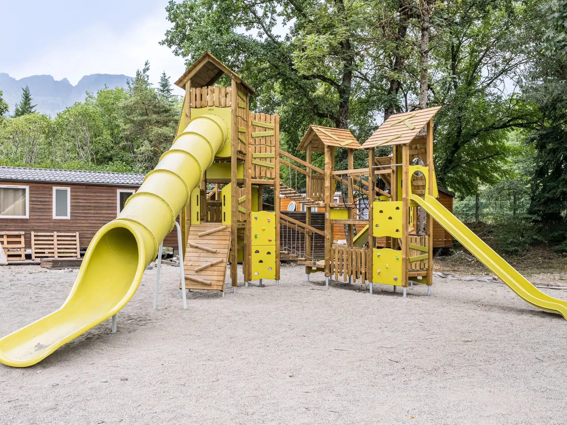 25 Les Iles Activite Aire De Jeux Et Toboggan