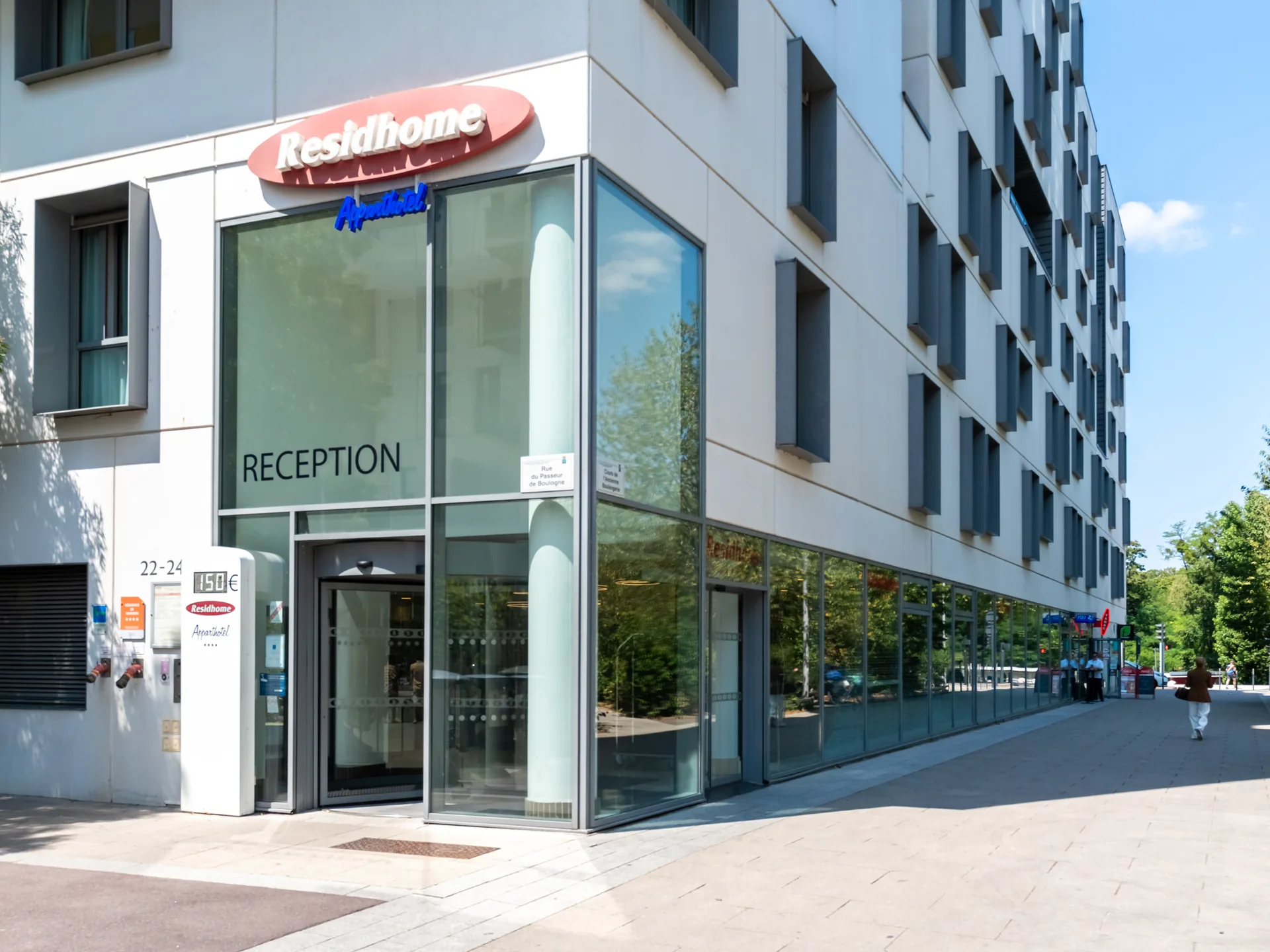 29 Residhome Paris Issy Les Moulineaux Exterieur L Angle Vitre Et L Entree Reception