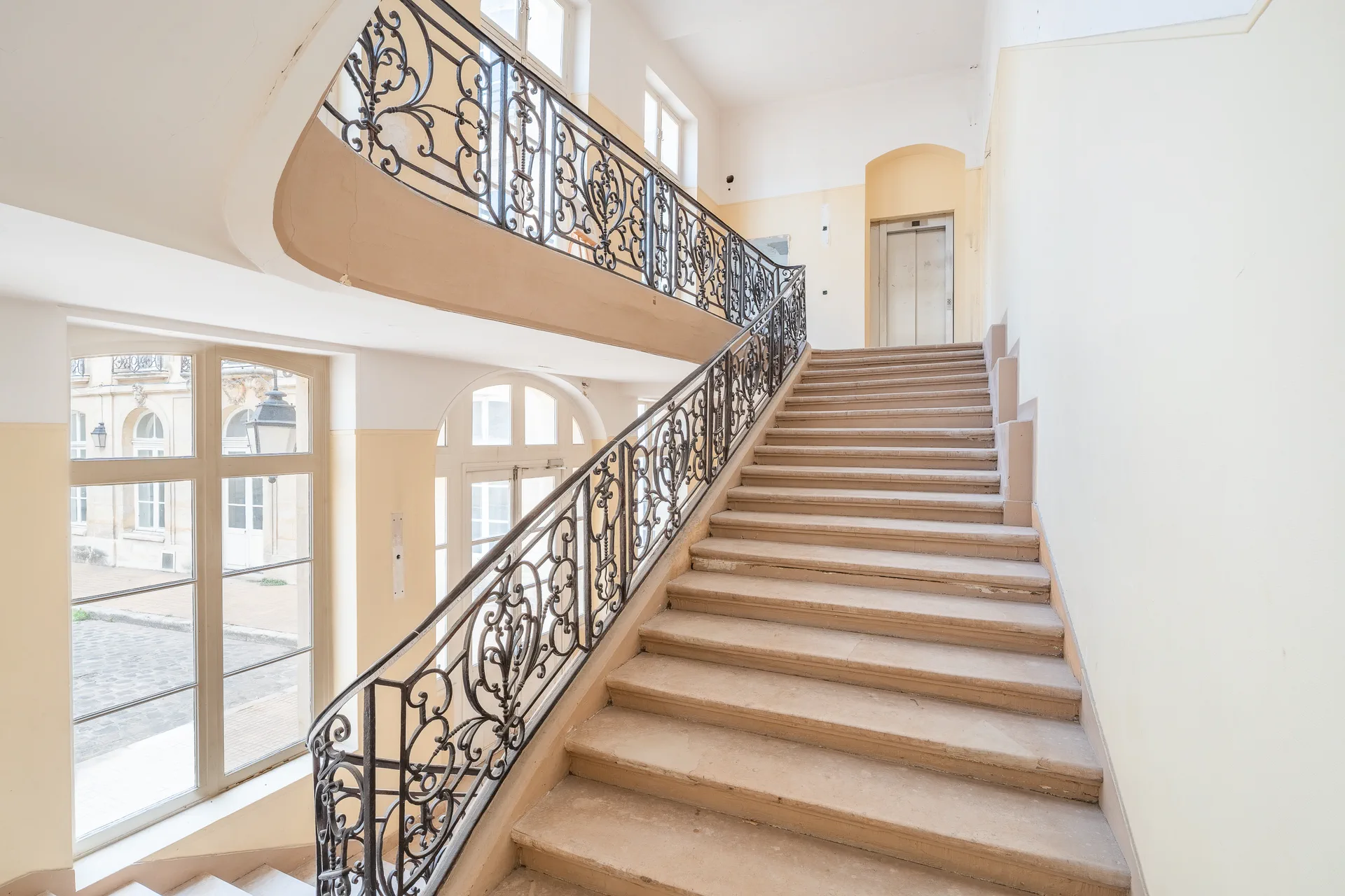 Paris Escalier Ancien Immeuble Bureaux
