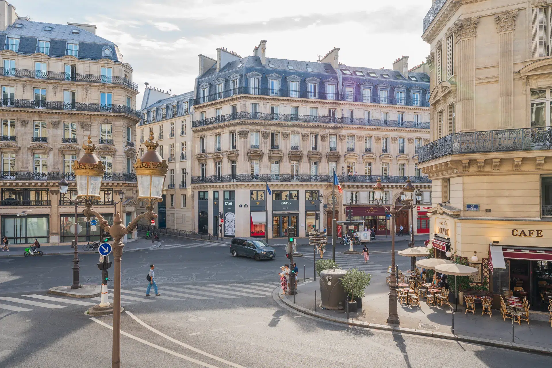 Paris Immeuble Haussmannien Terrasse Cafe