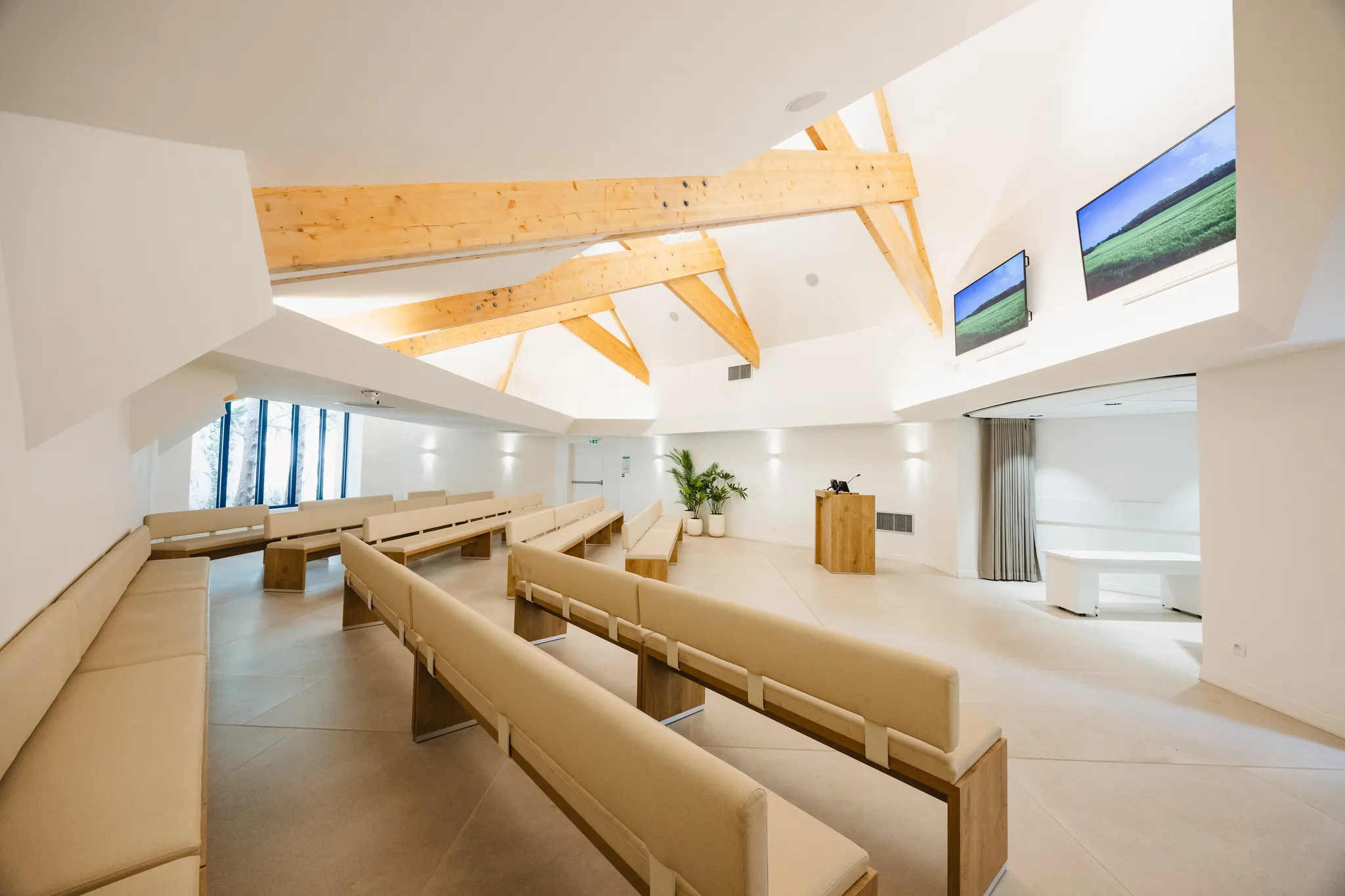 Retail 37580 20crematorium 20de 20montfort 20sur 20meu 20salle 20ceremonie04