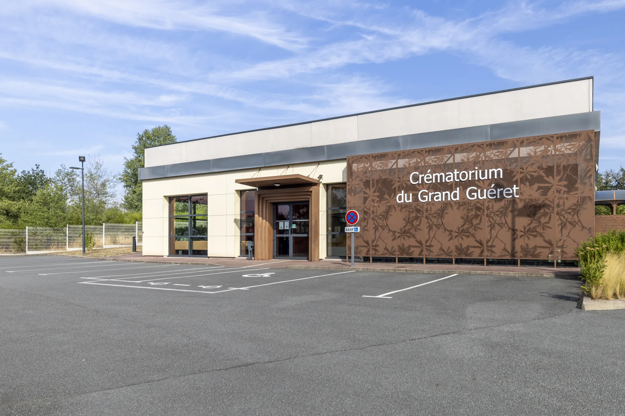 Retail 41540 20gueret 20crematorium 20de 20gueret 20facade 2001 20